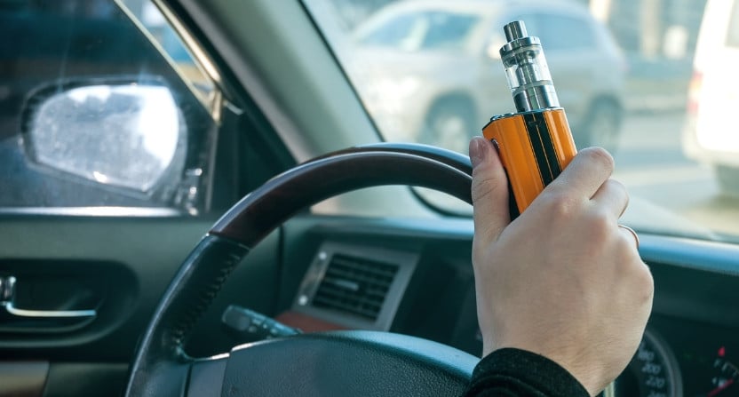 Vapoter dans sa voiture